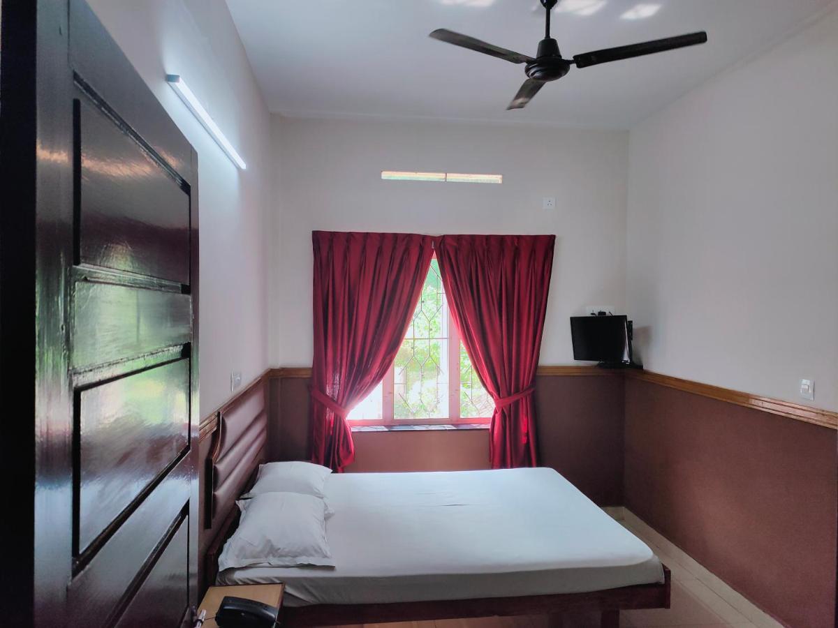Hotel Maple Regency Kochi Exterior foto