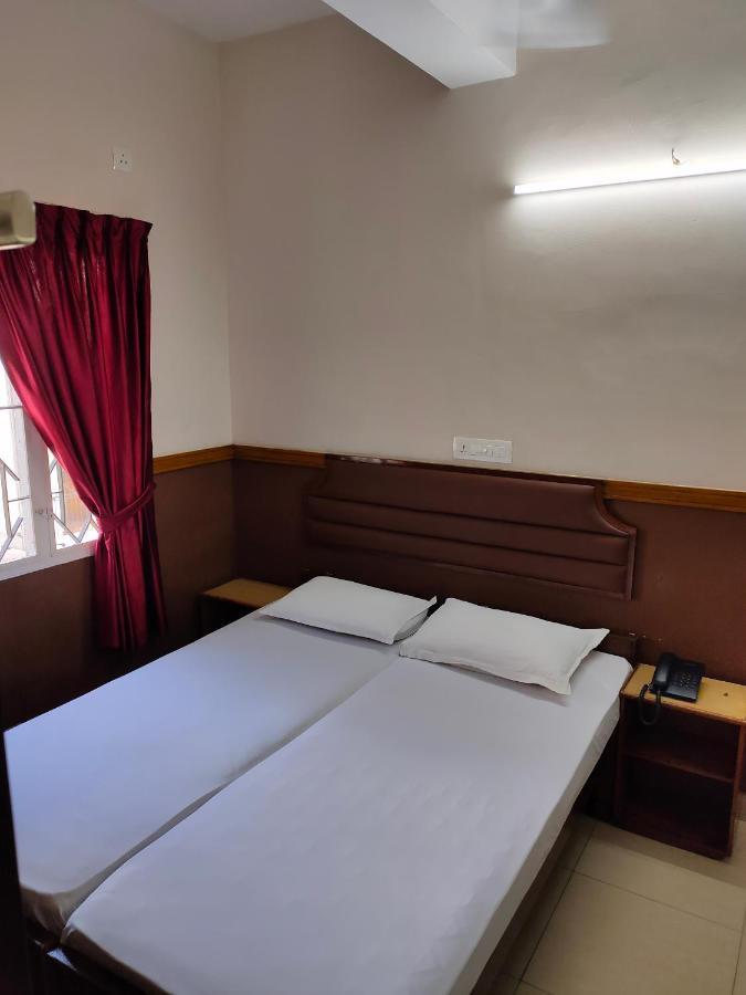 Hotel Maple Regency Kochi Exterior foto